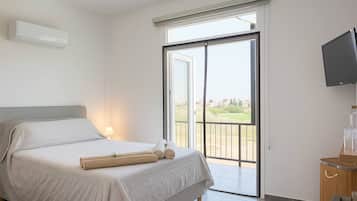 Shared Dormitory, 1 Bedroom, Smoking, Balcony | 1 bedroom