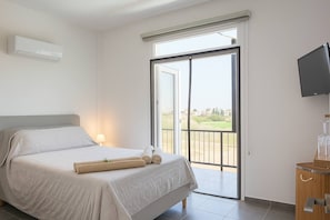 Shared Dormitory, 1 Bedroom, Smoking, Balcony | 1 bedroom - Room-modern Room Sea View in Villa With (Oroklini)