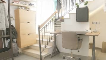 Shared Dormitory, 1 Bedroom, Smoking, Balcony | Interior