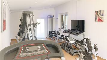Shared Dormitory, 1 Bedroom, Smoking, Balcony | Fitness studio