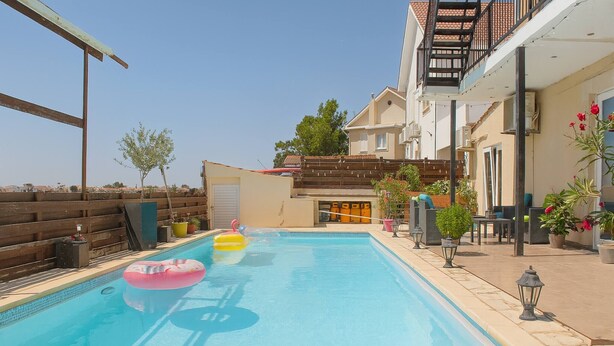 Outdoor pool - Room-modern Room Sea View in Villa With (Oroklini)
