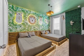 Iron/ironing board, travel cot, WiFi, bed sheets - 1804 Solara 22 guests 9BDRS summer kitchen pool (Kissimmee)