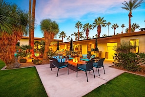 Outdoor dining - Amazing Reviews, Perfect 4 Families -Pool, Jacuzzi (Palm Springs)