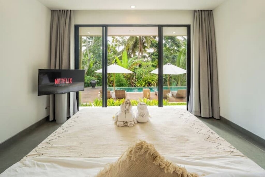 3 sovrum, värdeförvaringsskåp på rummet och skrivbord