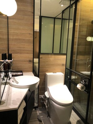 Hair dryer, towels, shampoo, toilet paper - Citysuites Xiushan (TAIPEI)