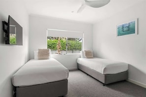 5 chambres, fer et planche à repasser, Wi-Fi, draps fournis