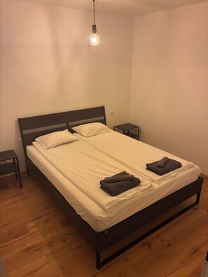 1 bedroom, travel crib, free WiFi, bed sheets - Superior apartment - UNO City & Kaiserwasser (Vienna)