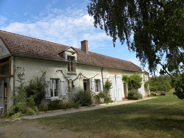 المنشأة من الخارج