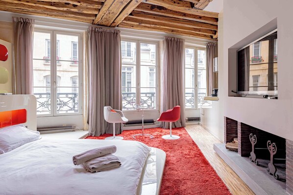 Iron/ironing board, WiFi, bed sheets - Concept Love Room Jardin Luxembourg (Paris)