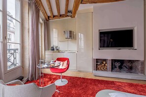 TV, offices - Concept Love Room Jardin Luxembourg (Paris)