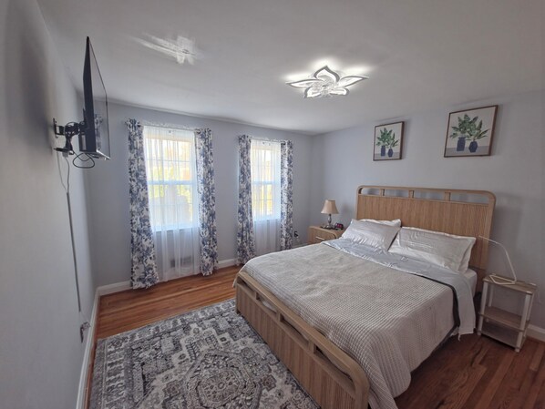 3 bedrooms, iron/ironing board, WiFi, bed sheets - Beautiful 3-Bedroom Towson Townhouse – Safe, Quiet, and Close to Everything! (Towson)