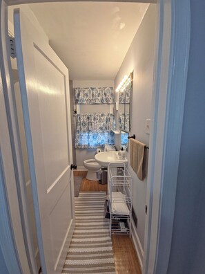 Hårtørrer, håndklæder, Sæbe, Toiletpapir