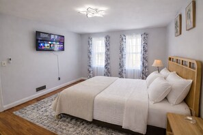 3 bedrooms, iron/ironing board, WiFi, bed sheets