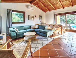 Smart TV - Villa Verde – comfortable villa with swimming pool – Stintino, Sardinia (Punta de Su Turrione)
