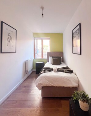 Iron/ironing board, free WiFi, bed sheets