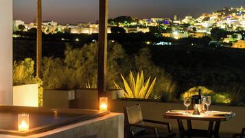 Panorama Room with Outdoor Hot Tub and Sea View | Pemandangan dari bilik