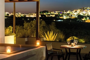 Panorama Room with Outdoor Hot Tub and Sea View | Pemandangan dari bilik