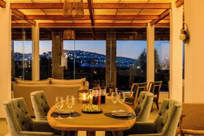 Restaurant - Safrani Suites (Santorini)