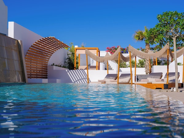Outdoor pool, open 11:00 AM to 8:00 PM, pool umbrellas, sun loungers - Safrani Suites (Santorini)