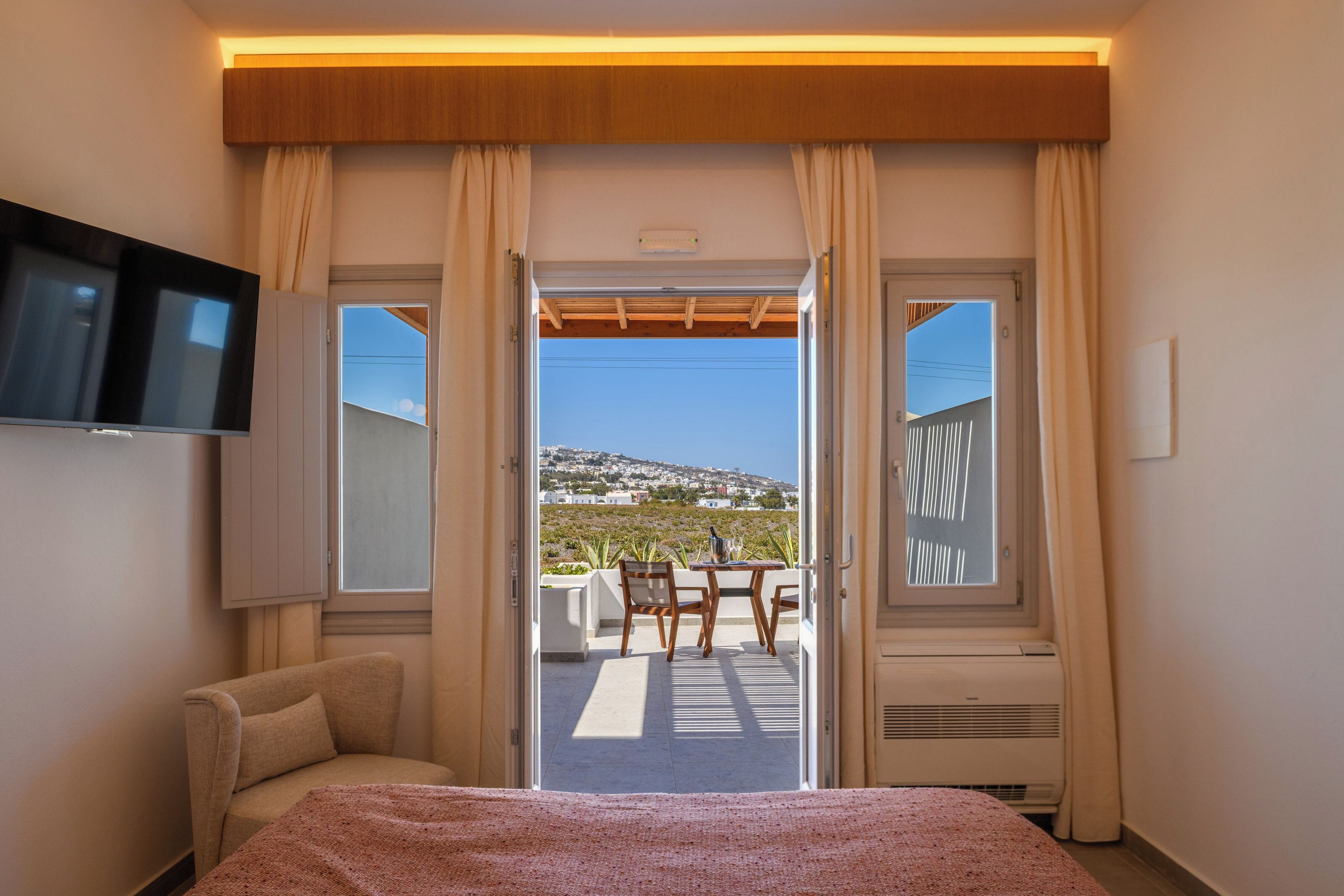 Classic Double or Twin Room | Blackout drapes, iron/ironing board, free WiFi