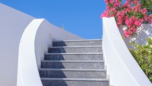 Building design - Safrani Suites (Santorini)