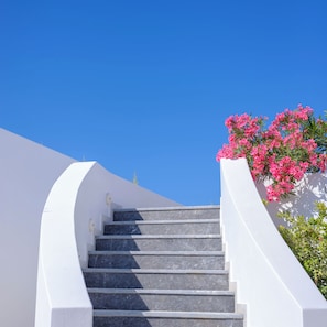 Building design - Safrani Suites (Santorini)