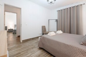 Iron/ironing board, WiFi, bed sheets