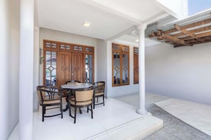 Terrace/patio - Agni Homestay (Yogyakarta)
