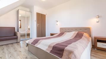 Bügeleisen/Bügelbrett, Reisekinderbett, kostenloses WLAN, Bettwäsche