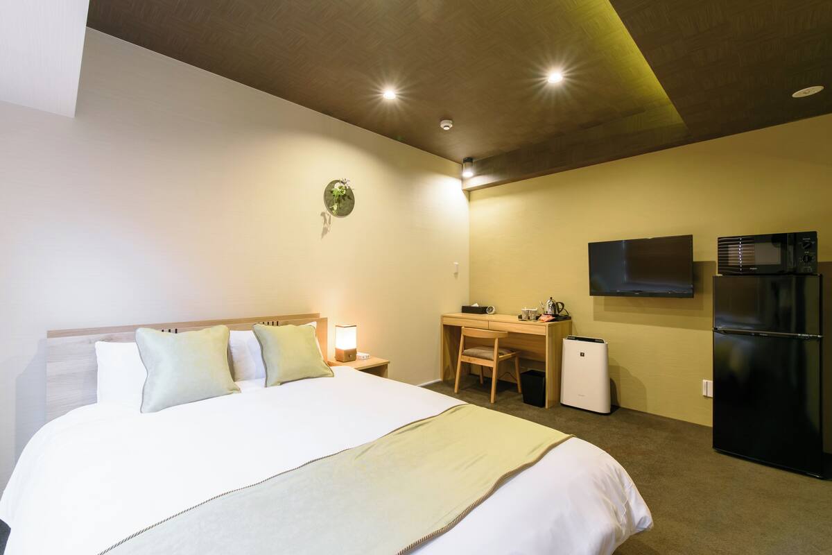 Standard Double Room, 1 Queen Bed, Private Bathroom | Free WiFi