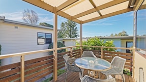 Outdoor dining - Anglesea Family Bungalow by Book Jervis Bay (Huskisson)