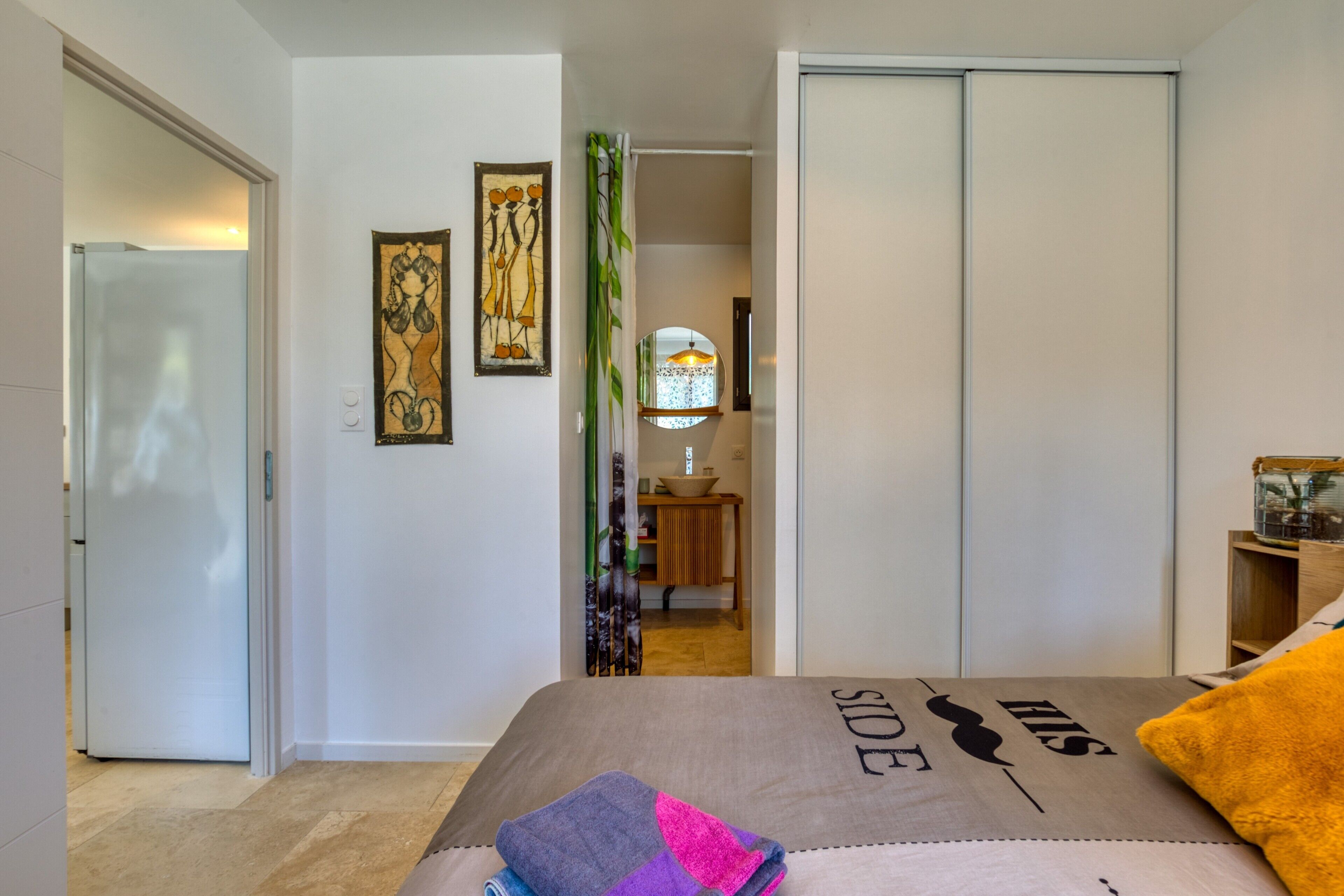 Fer et planche à repasser, Wi-Fi, draps fournis