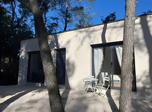 Exterior - Holiday Home 'Maison Nichée Au Cœur Des Pins' with Wi-Fi and Air Conditioning (Saint-Bauzille de Montmel)