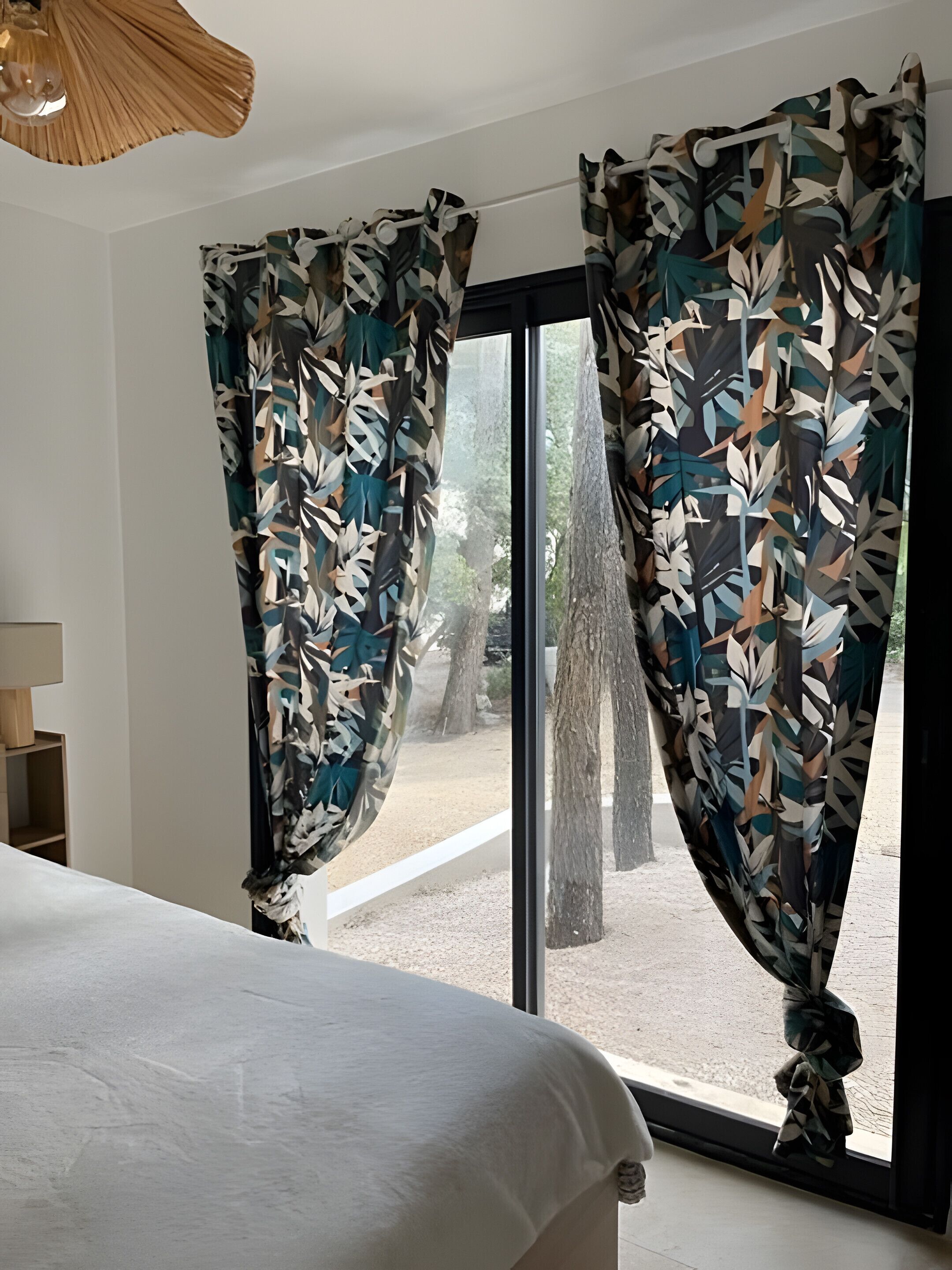 Een strijkplank/strijkijzer, wifi, beddengoed