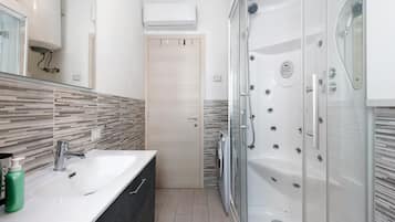 Shower, free toiletries, hair dryer, towels