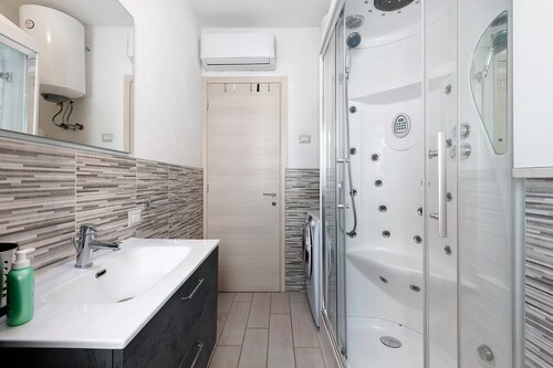 Apartment 'La Dimora Del Lago' with Lake View, Wi-Fi and Air Conditioning