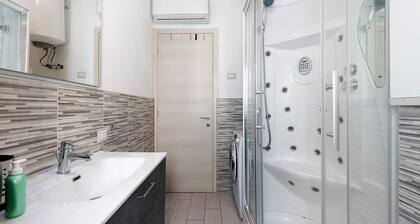 Apartment 'La Dimora Del Lago' with Lake View, Wi-Fi and Air Conditioning
