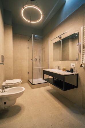 Shower, hair dryer, bidet, towels - Fior di Sicilia - Apartment with Terrace (Palermo)