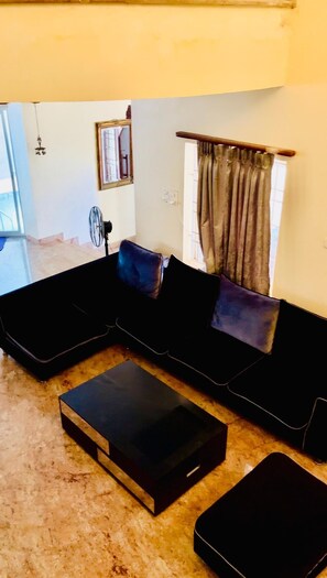Lobby sitting area - The Tides Inn (Chennai)