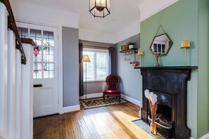 Interior - Beach Hill House, 3 bedroom property with private parking and garden (Rhos on Sea)
