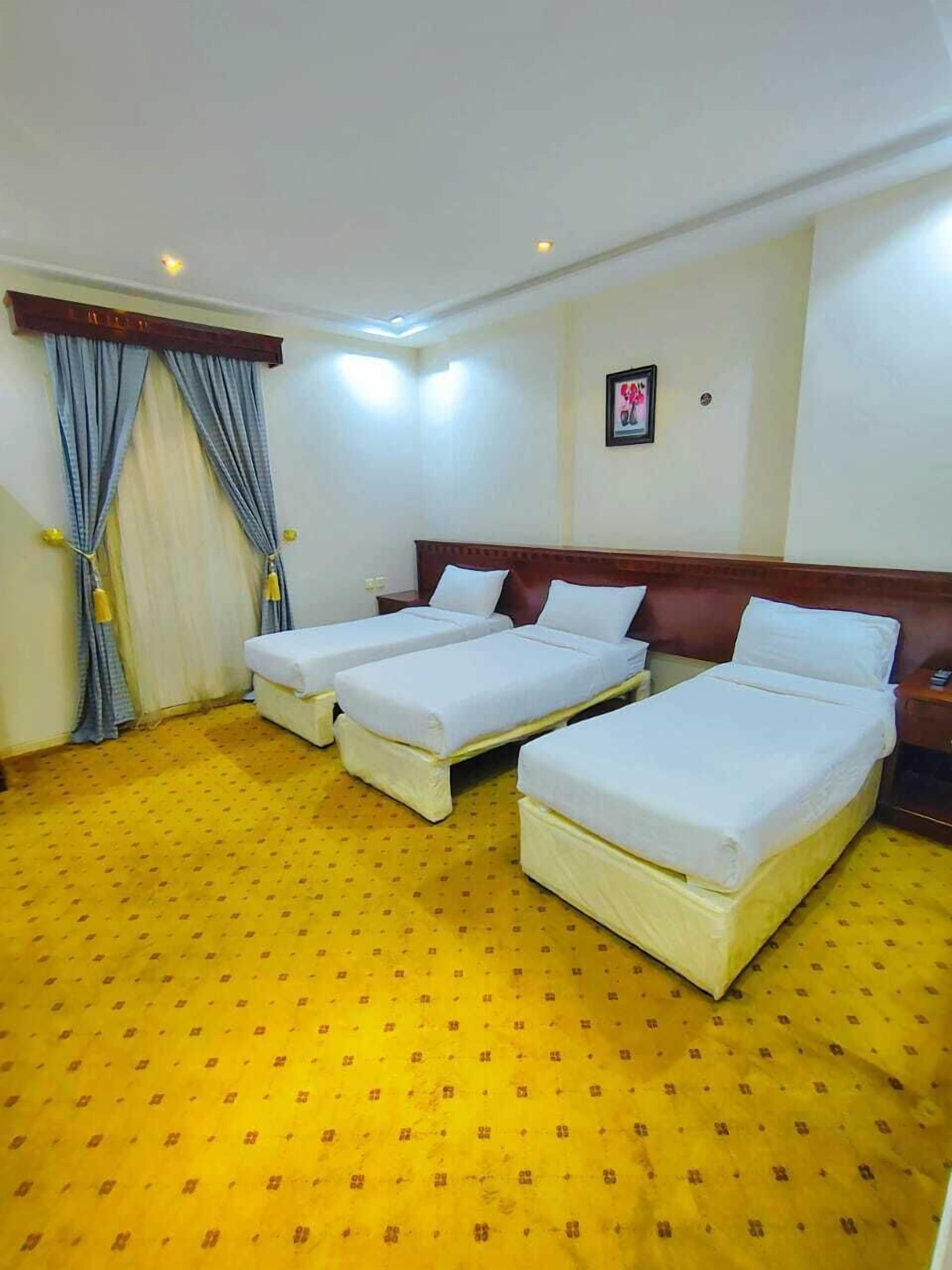 Quarto triplo básico | Wi-Fi de cortesia