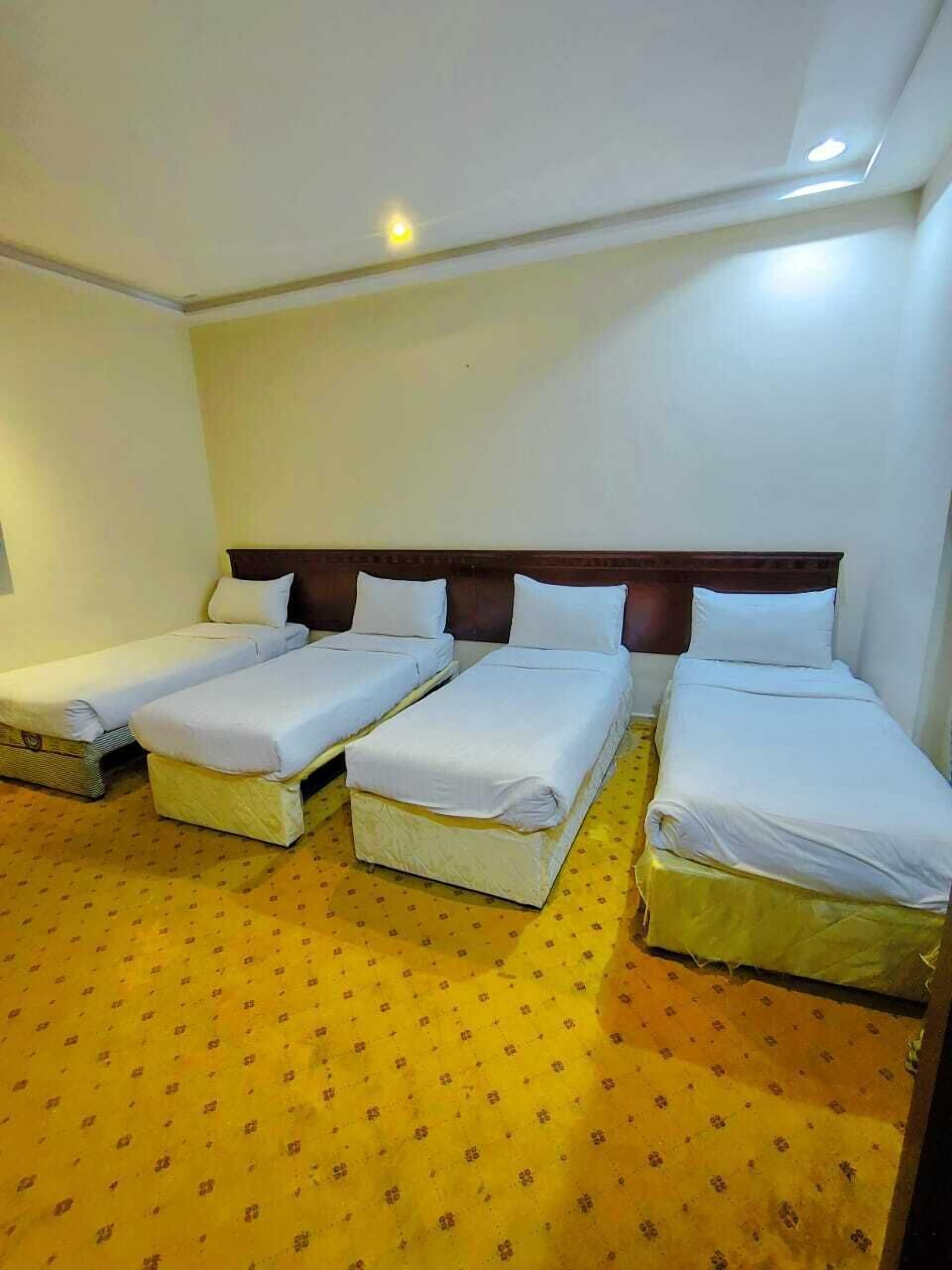 Quarto quádruplo básico, vista para a cidade | Wi-Fi de cortesia