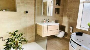 Douche, sèche-cheveux