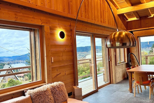 Smart TV, lareira, aparelho de som