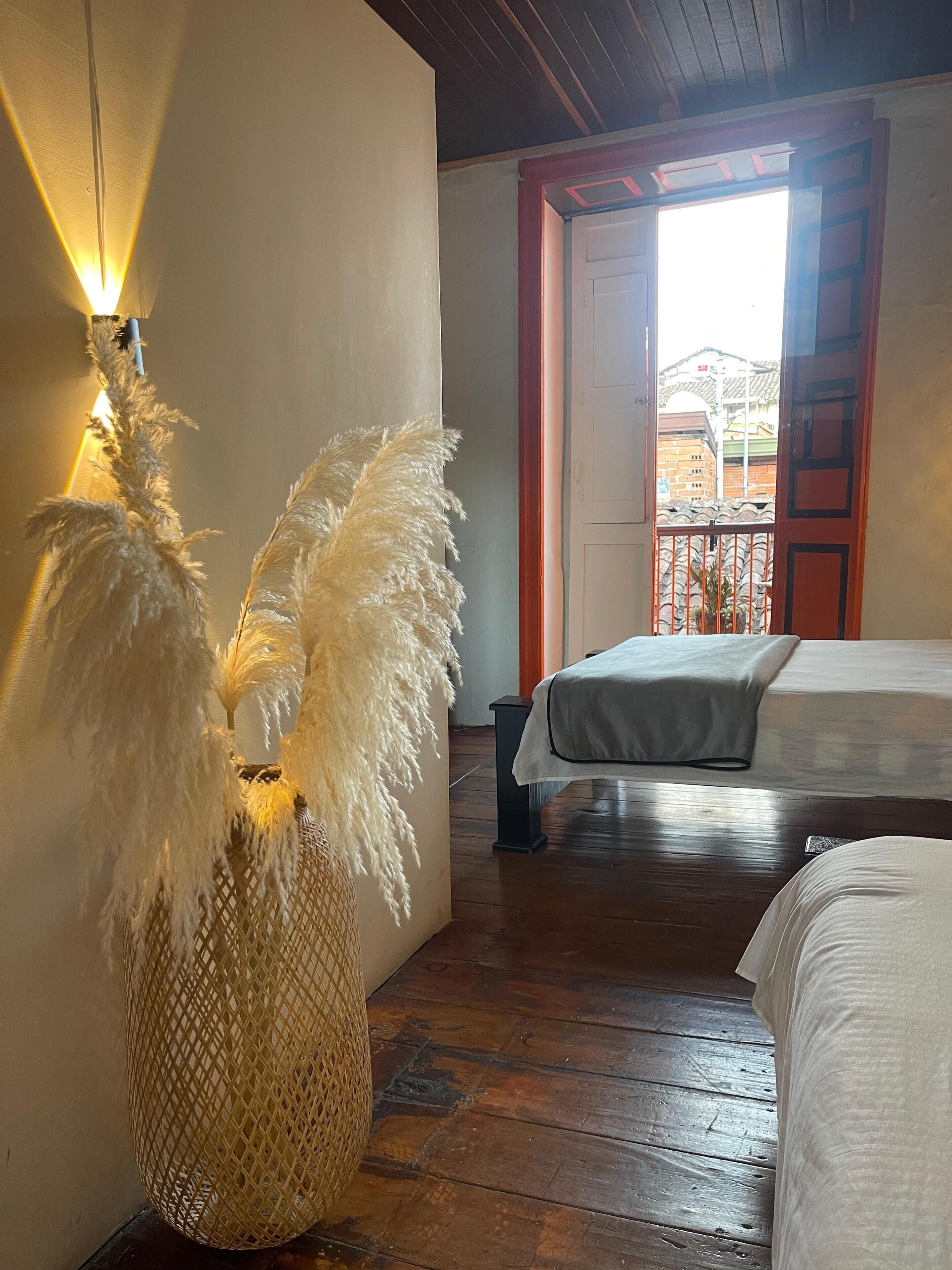 Premium bedding, laptop workspace, free WiFi, bed sheets