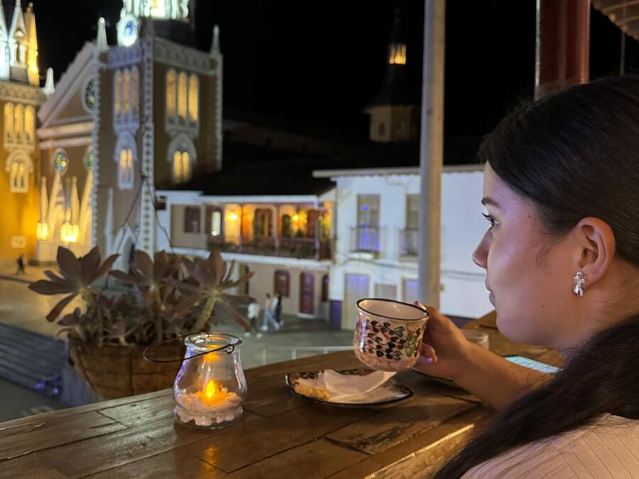 Chambre familiale, balcon, vue sur la ville | Vue du balcon