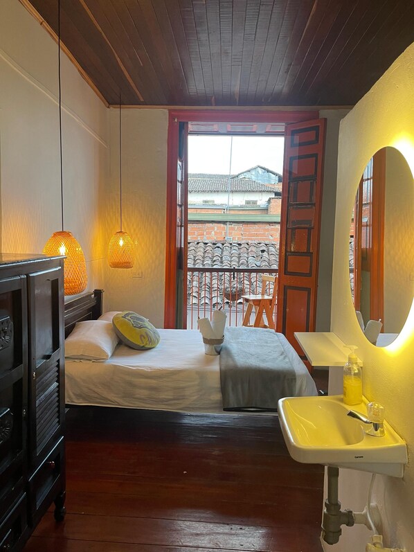 Chambre Double Standard, balcon, vue ville | Literie de qualité supérieure