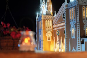 A detailed model of a church with Gothic architecture, featuring pointed arches and a spire. - Hotel Colonial Abejorral (Abejorral)