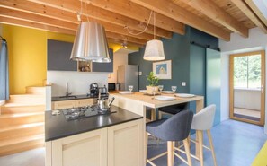 Private kitchen - Gîte “Un Toit Sous Les Étoiles” with Terrace, Garden, and Wi-Fi (Baden)