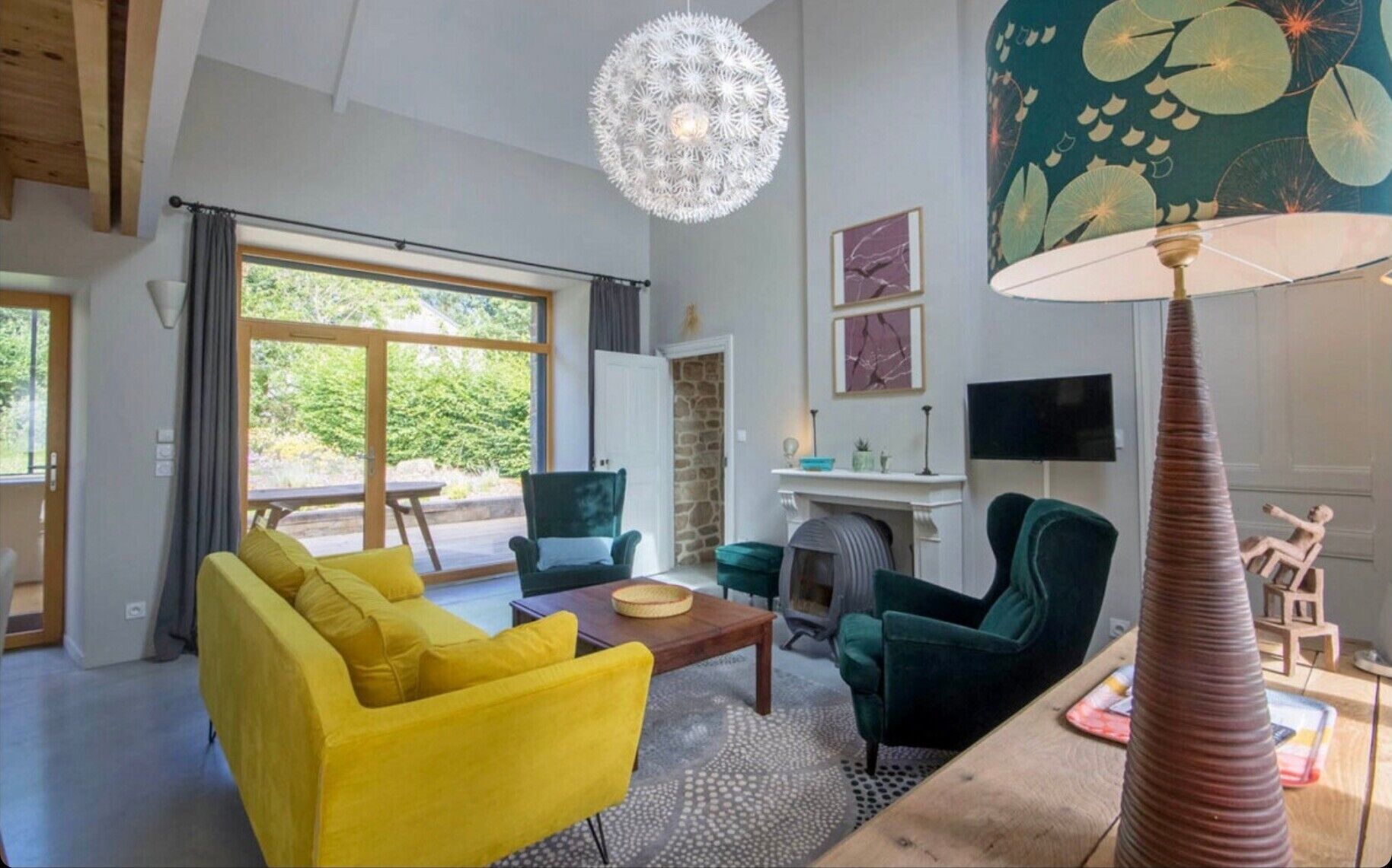 Télévision, cheminée